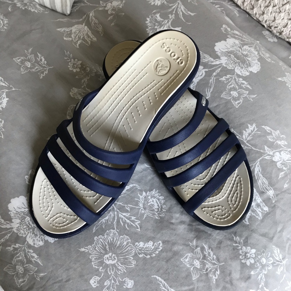 NWOT Crocs Rhonda Wedge Sandal